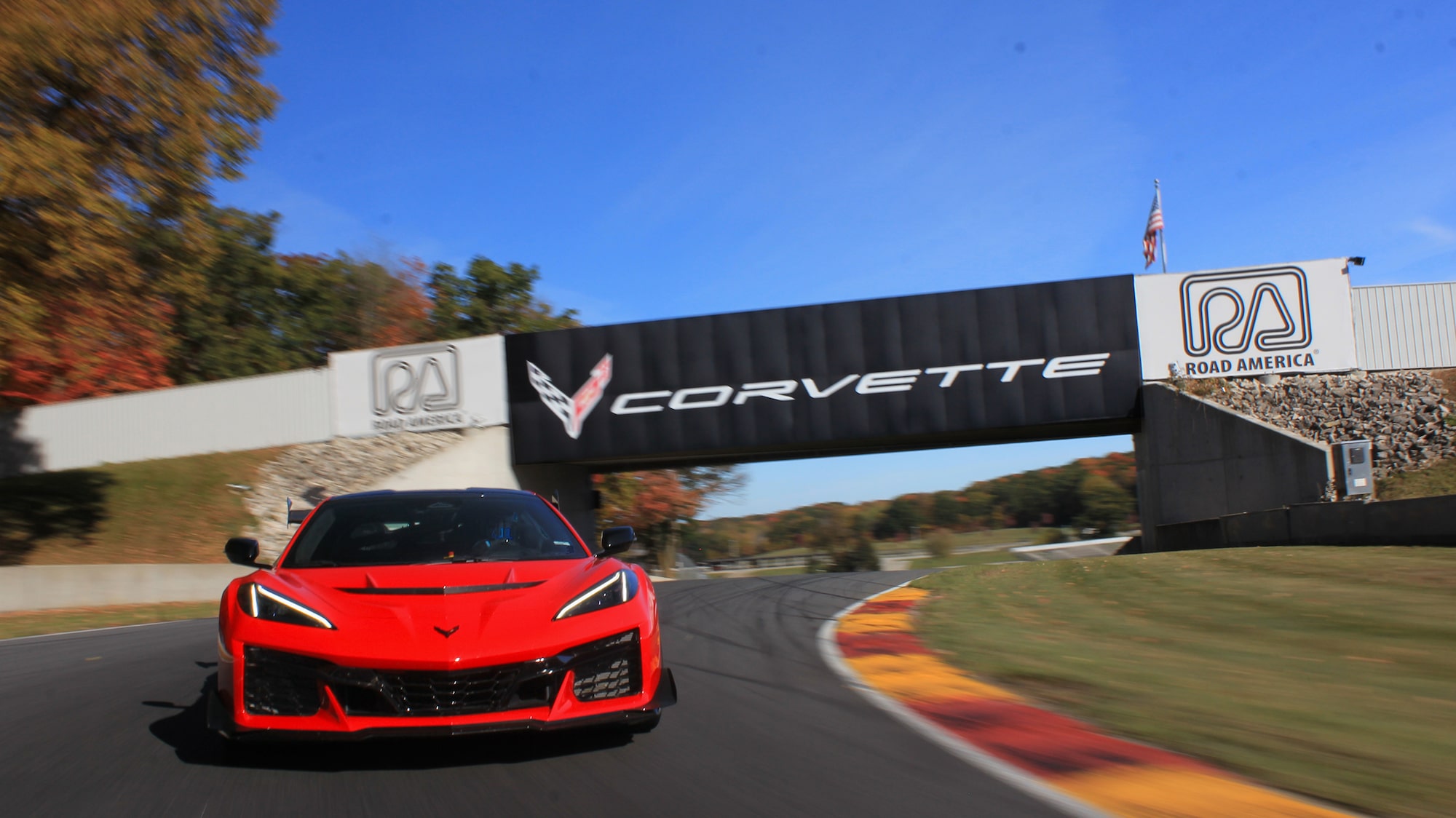 00-2025-zr1-4tracks-posterframe.png