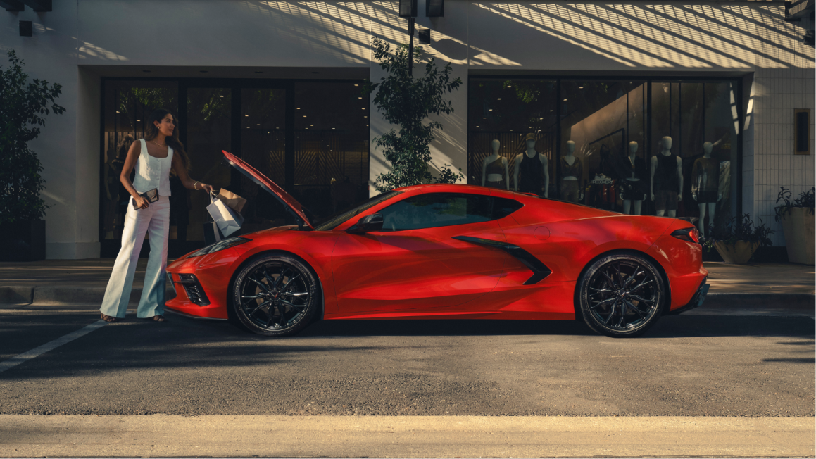 2025-stingray-lifestyle-02.png